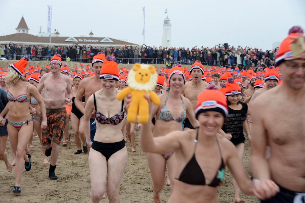 ../Images/Nieuwjaarsduik Noordwijk 2020 050.jpg